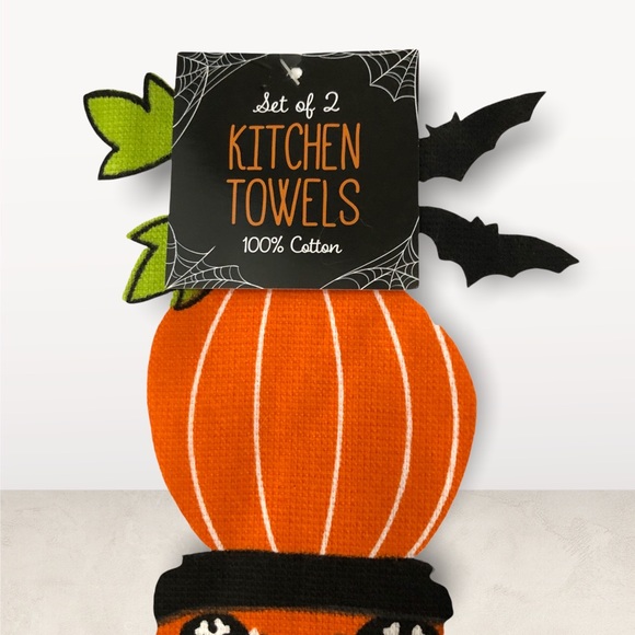 HOST PICK 🎃 Halloween Pirate Cat & Dog In Old Timey Truck Kitchen Hand Towels - Picture 2 of 5
